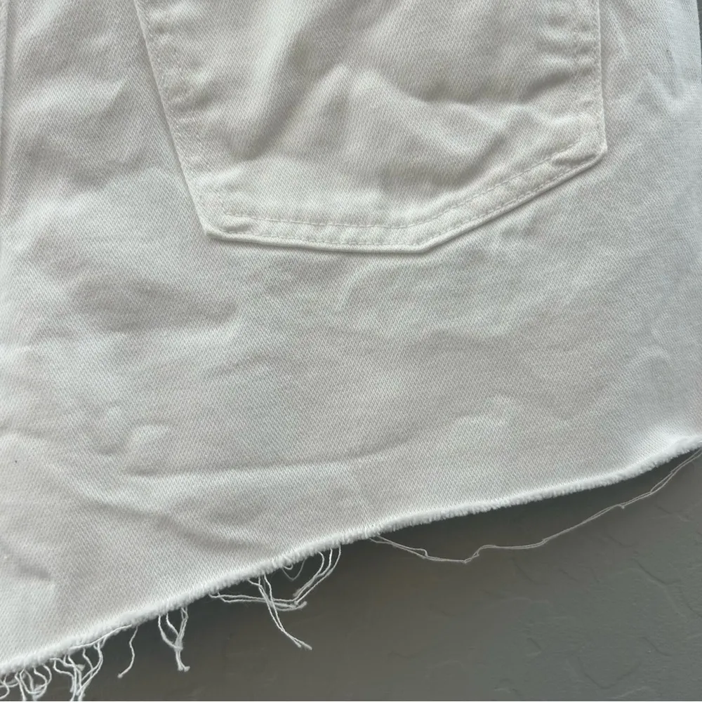 Universal Thread white cut off boyfriend shorts size 8 R - Image 14