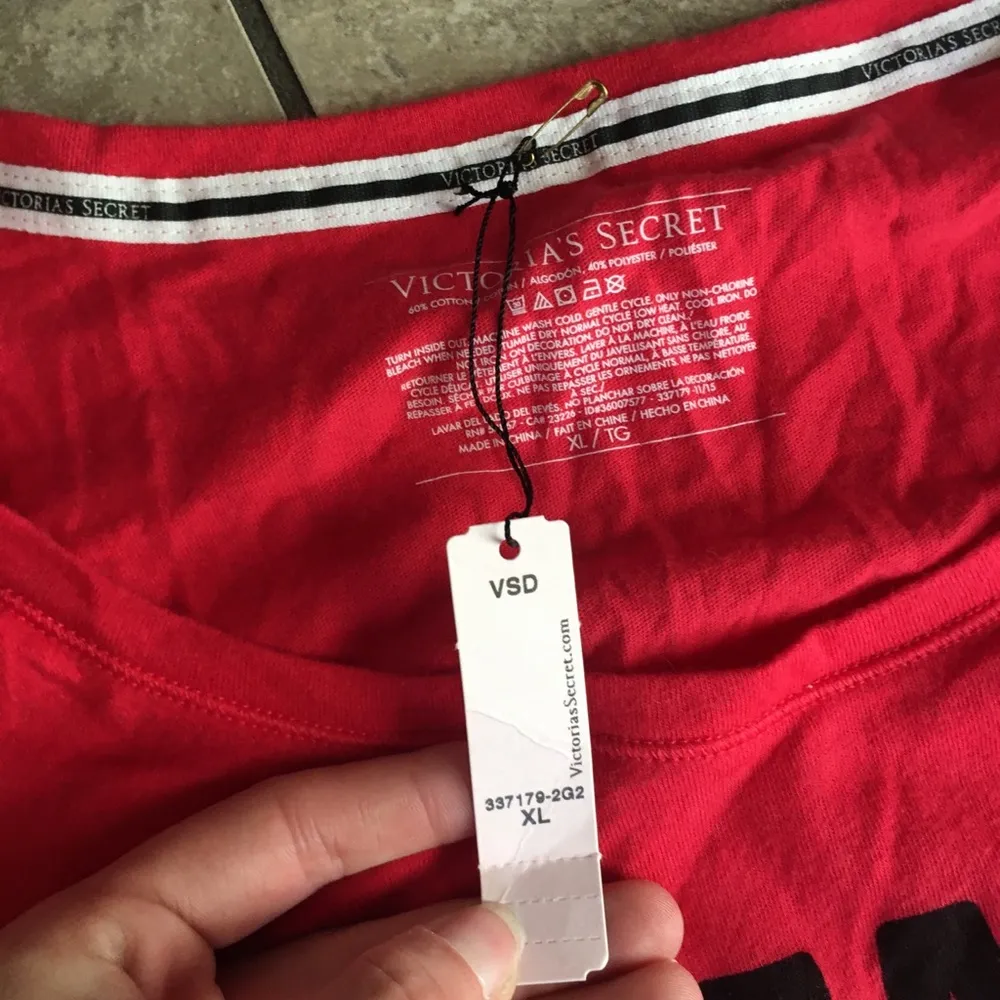 Red long sleeve text night dress never worn - Image 4