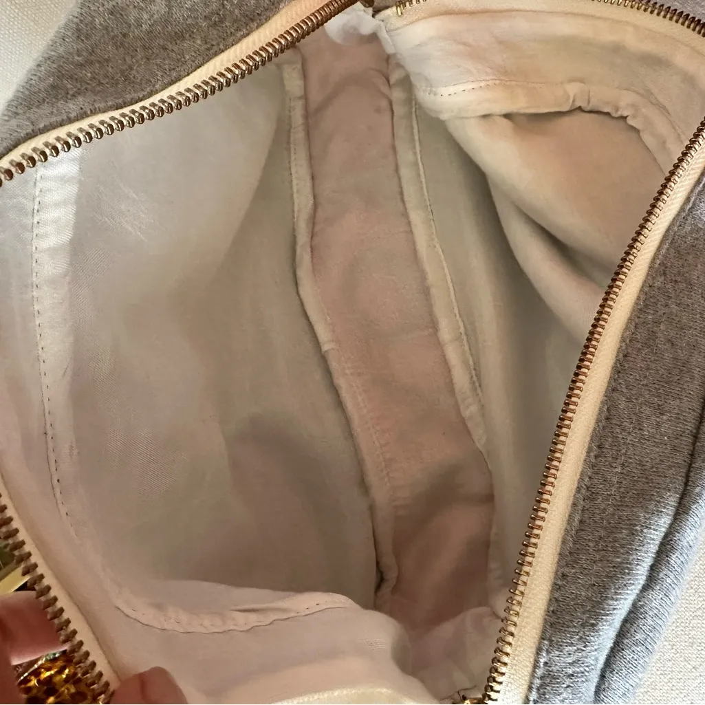 Palmer & Purchase Gray Knit “LOVE” Zip Pouch – NWT - Image 6