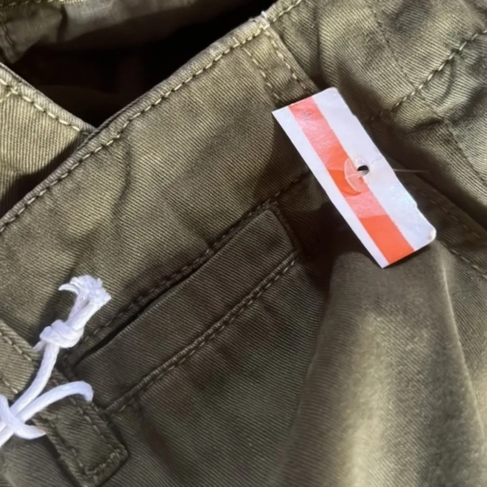 FRAME Moss Green Le Tomboy Trouser Short Size 25 - Image 8