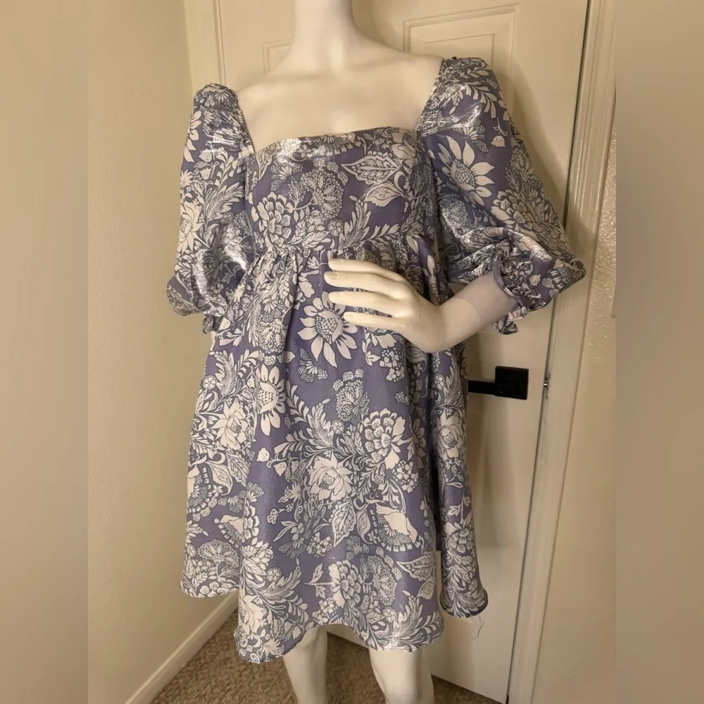 Storia square neckline, puffed sleeves, and a purple and white floral Size L.#85 - Image 2