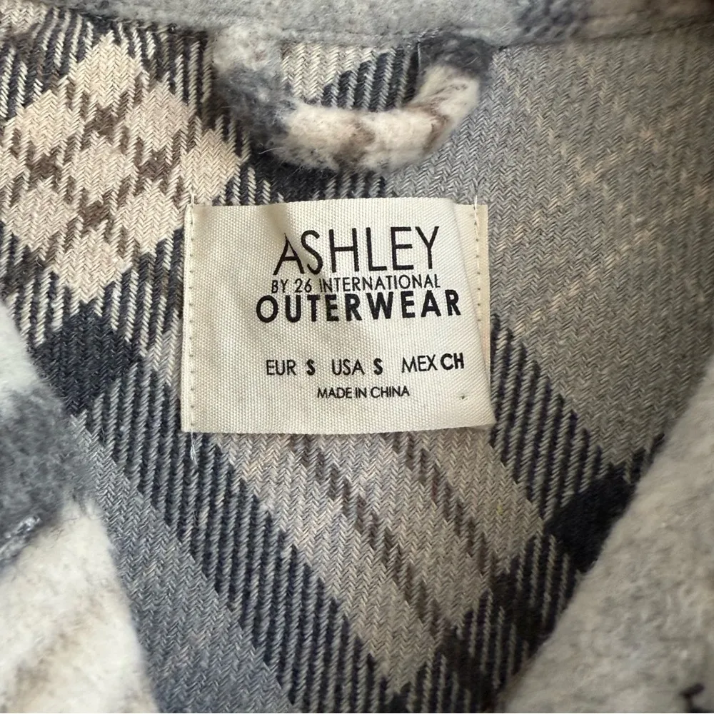 Ashley by 26 International Plaid Cropped Shacket Size Small - Image 4