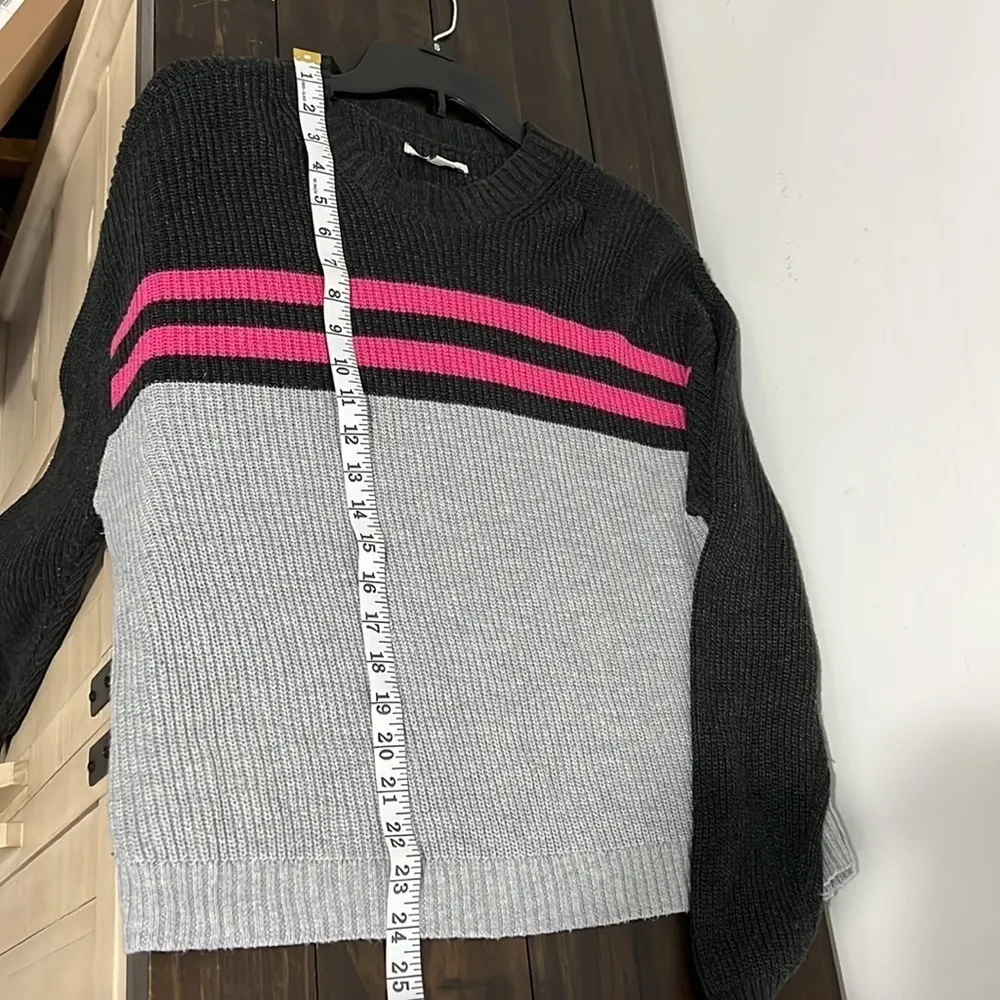 AMERICAN Eagle Sweater Grey and Pink Size Medium - Image 6