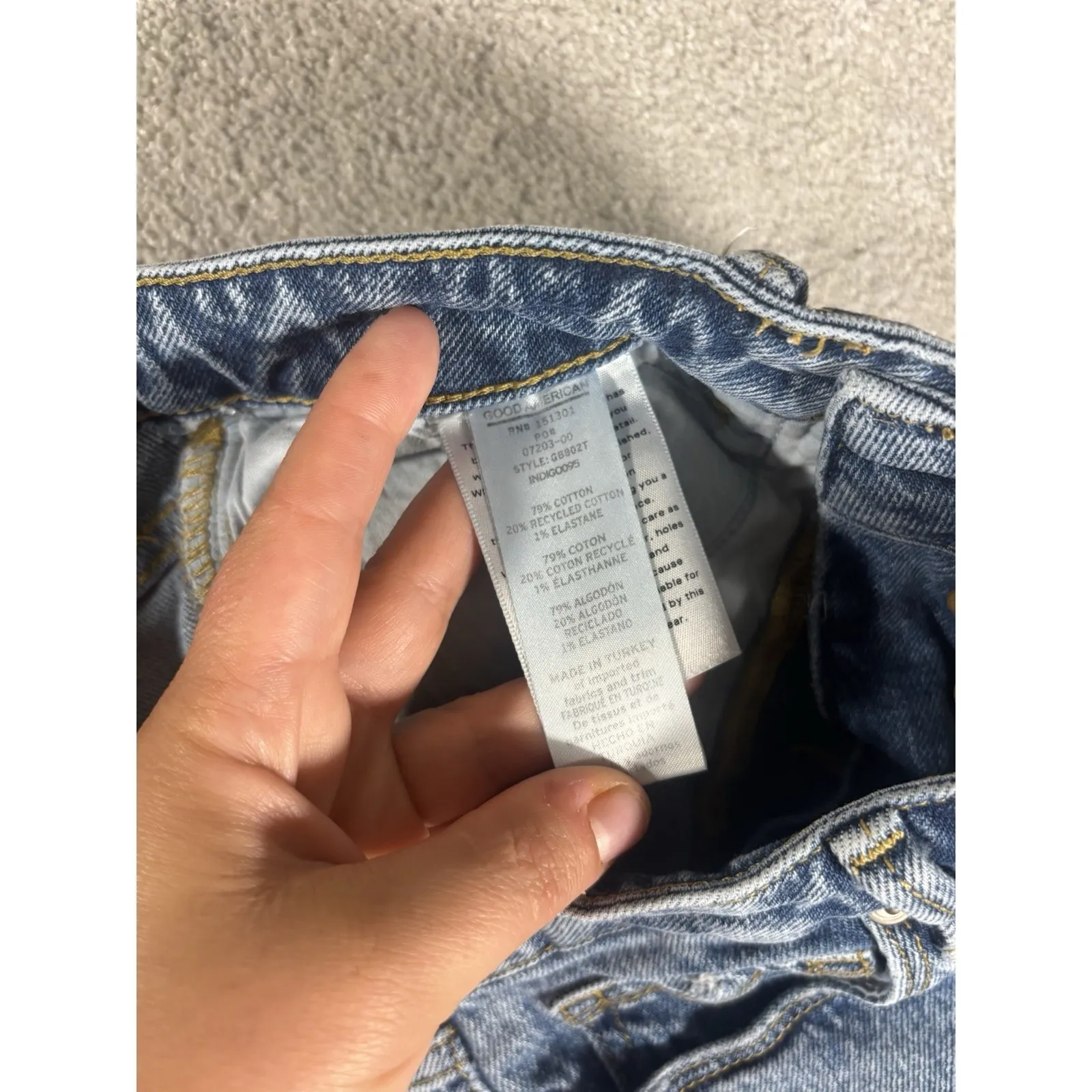 Good American  Jean Shorts Womens‎ 4 Bombshell Denim Button Fly Distressed Cutoff - Image 4