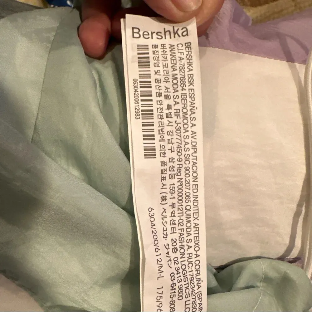 BERSHKA PULLOVER RETRO 80S COLOR
BLOCKING CROPPED WINDBREAKER JACKET MED/LAR - Image 8