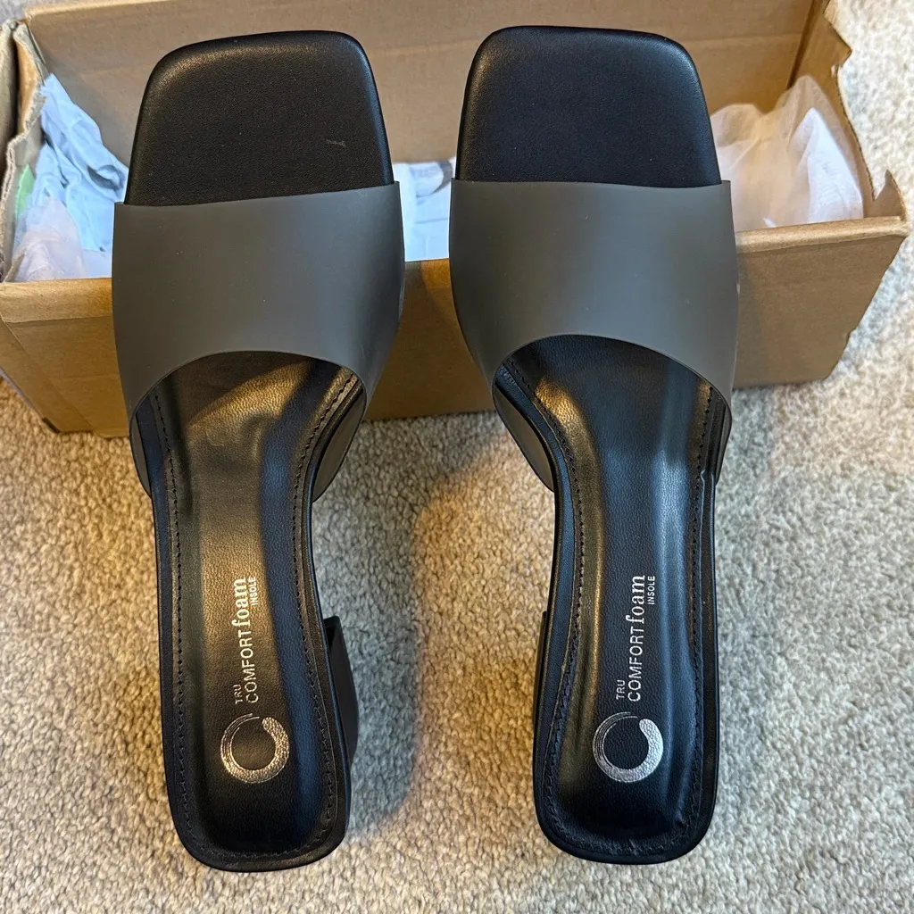NIB Journee Collection Black Slide Sandals Jaydin Tru Comfort Foam insole Size 6 - Image 6