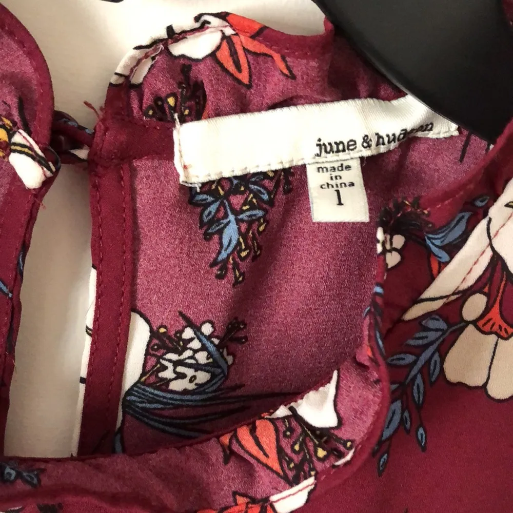 June & Hudson Sleeveless Blouse Top With Ruffle Neck Maroon Cream Floral L EUC - Image 3