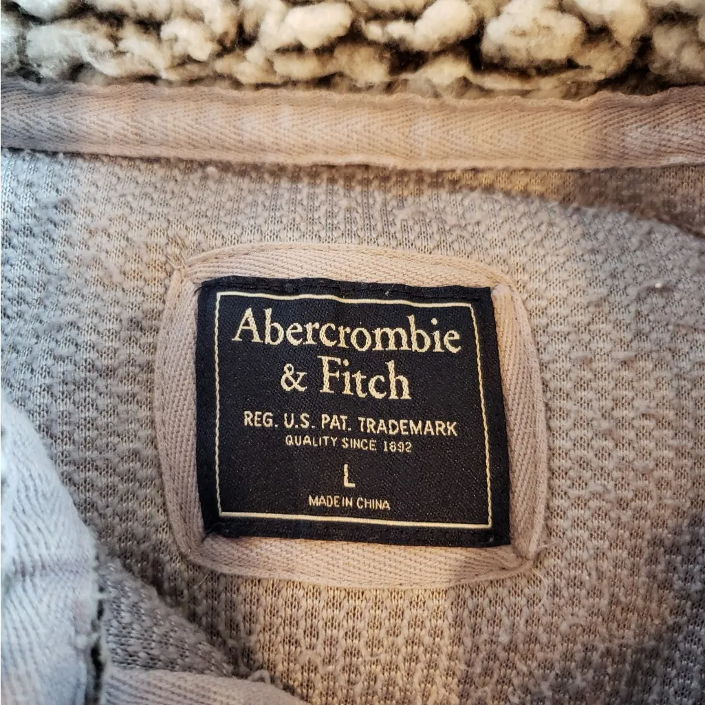 Abercrombie & Fitch Beige Sherpa Pullover - Image 4