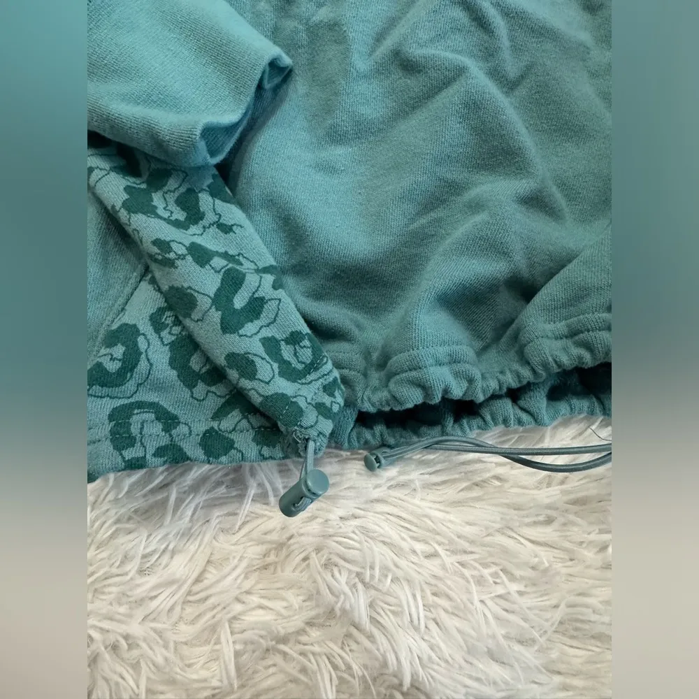 champion cheetah print hoodie size large - Image 3