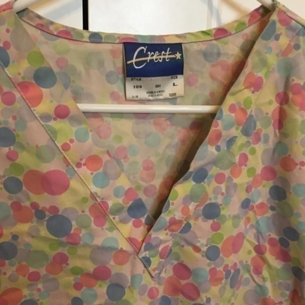 Women’s size large V neck scrub top - Image 3