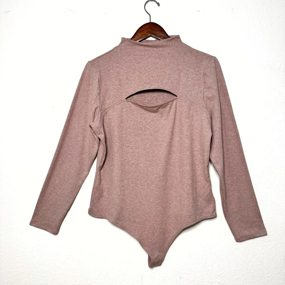 Cut out mock neck long sleeve bodysuit mauve size XL NWT - Image 2