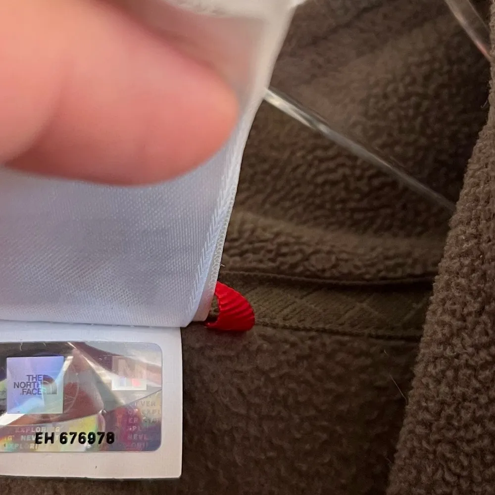 The North Face Women's TKA 100 Microvelour
Glacier 1/4 Zip Sweater Small Taupe - Image 7