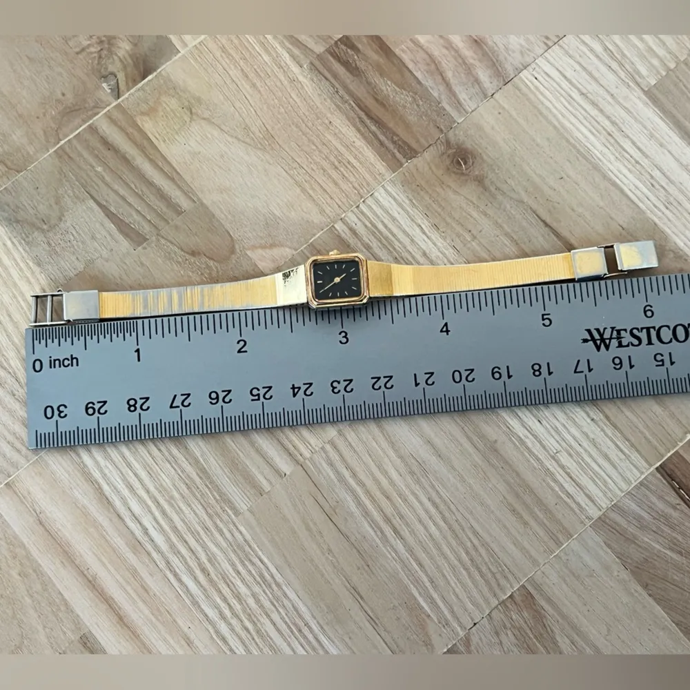 Seiko Vintage Ladies Watch Black Dial Gold-Tone Bracelet Case Hands Markers - Image 12