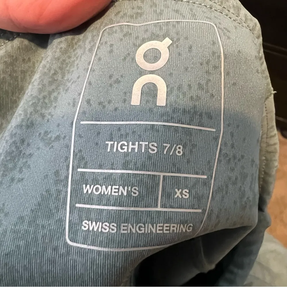 ON Running 7/8 Tights swiss engineering Women's sea green leggings Xsmall Size XS - Image 11