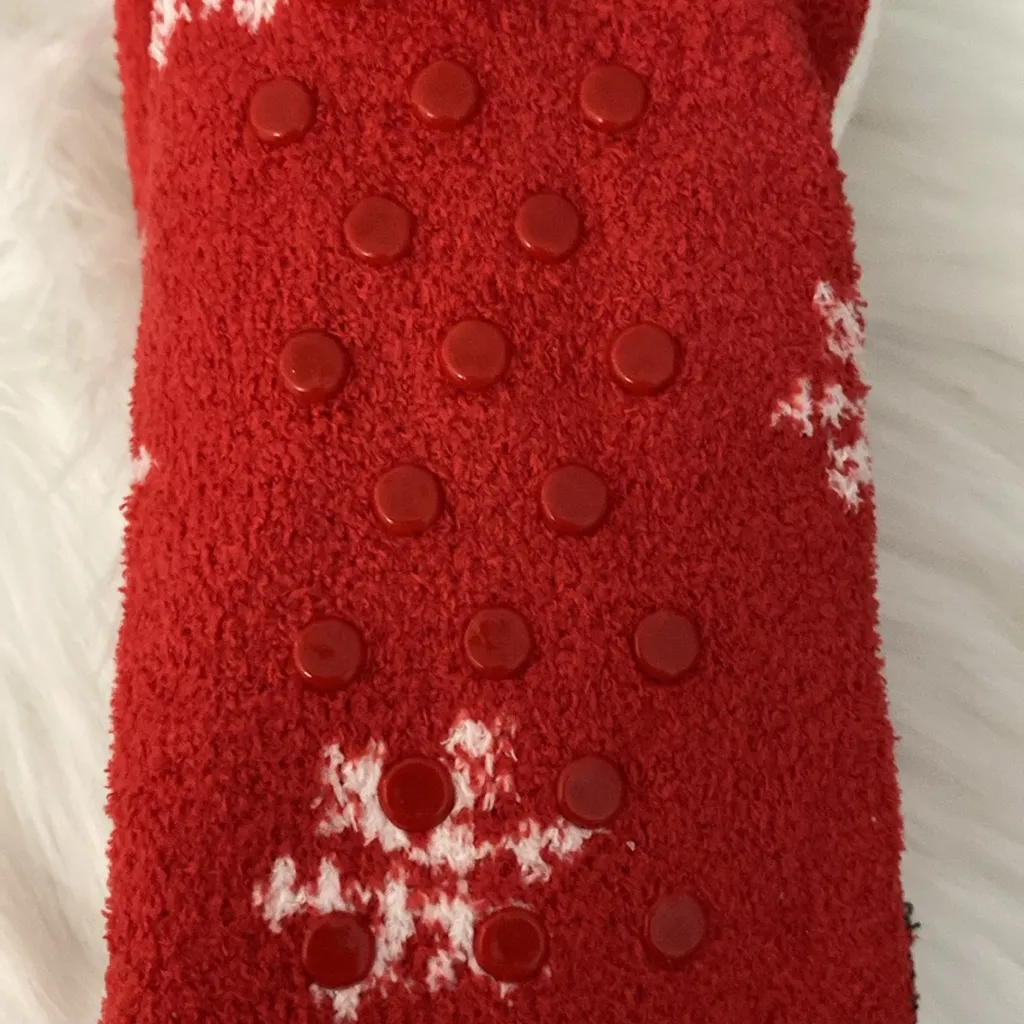 Peanuts Women's Snoopy Holiday Teddy Fur Slipper Socks NWT Red - Image 2