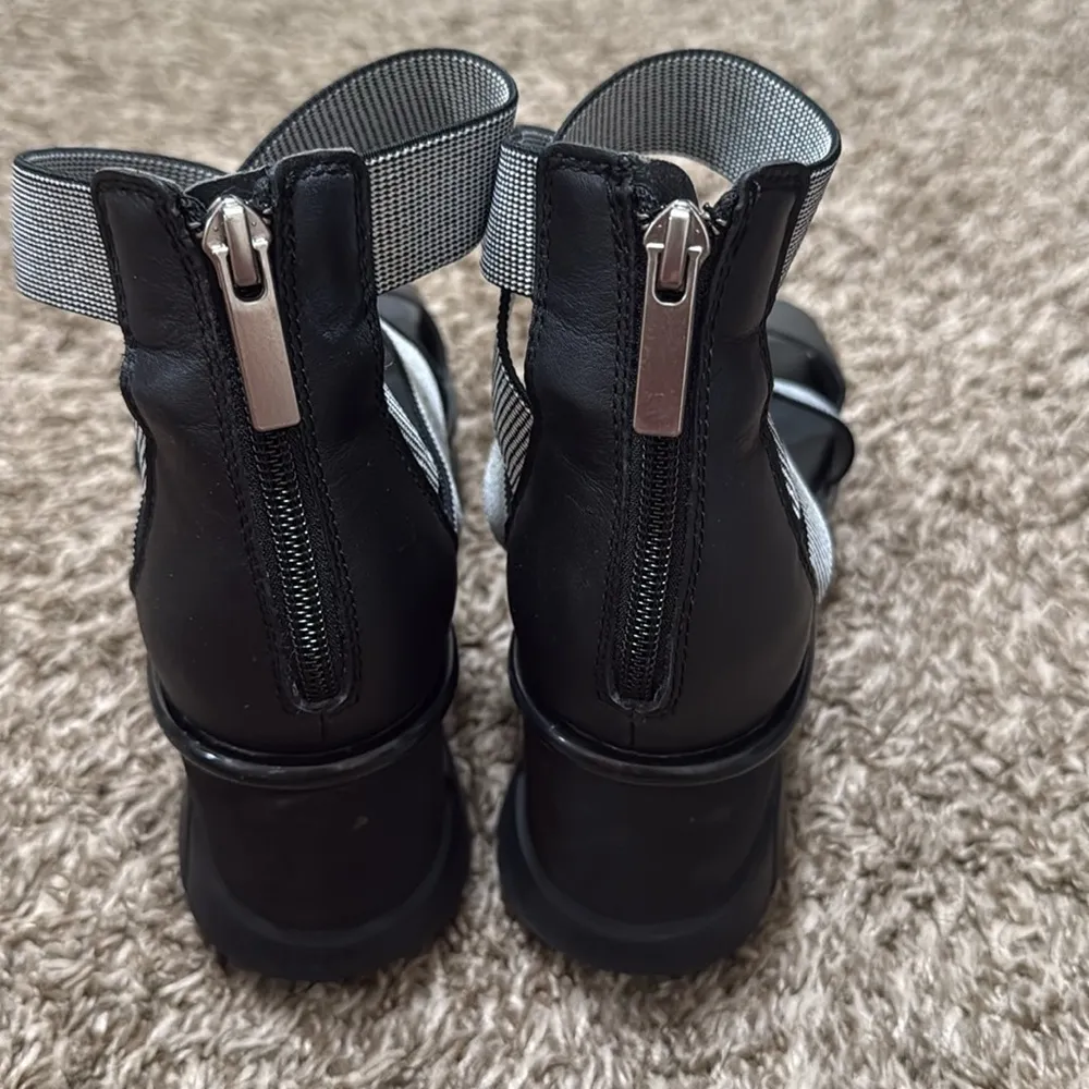 Sorel Joanie III sport strap sandal woman size 8.5 black white sold out online - Image 4