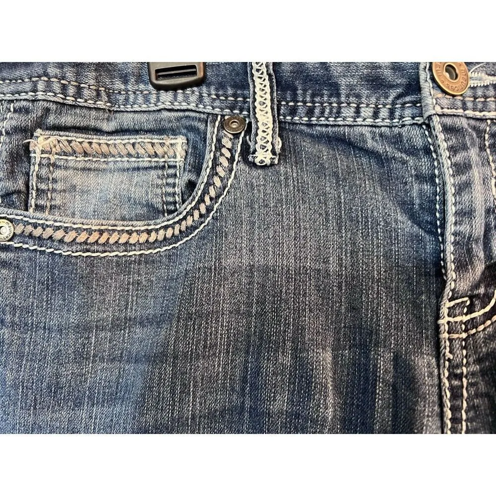 Maurices Straight Leg Distressed Jeans With Embroidery Size 7/8R‎ - Image 2