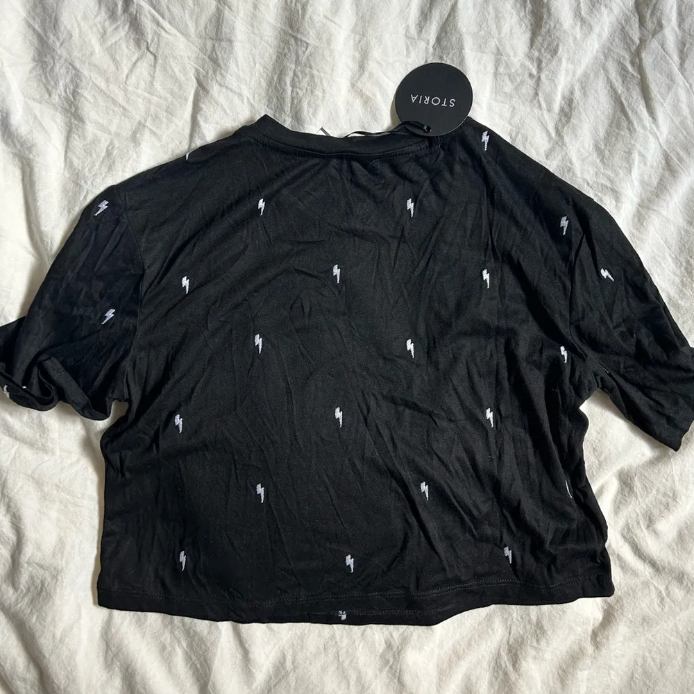 NWT lightening bolt tshirt - Image 4