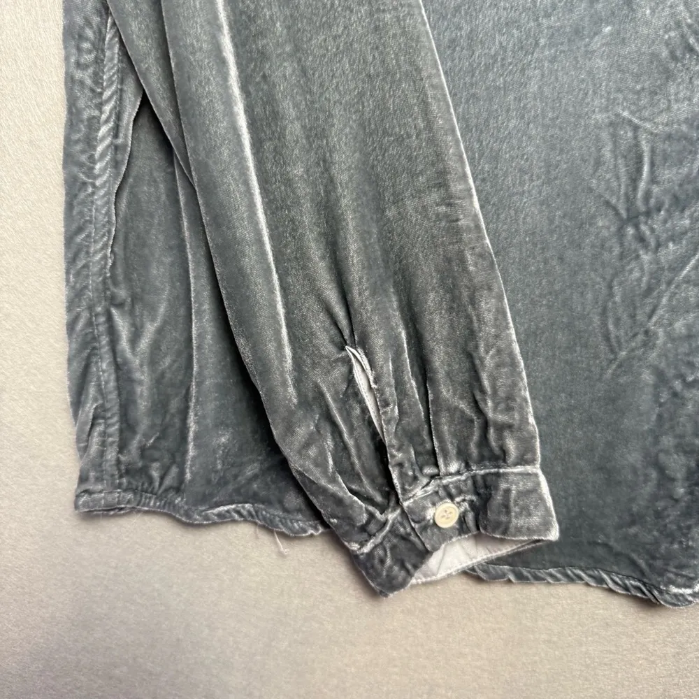 CP Shades Women’s Romy Long Sleeve Button Down in Blue Gray Velvet size L - Image 4