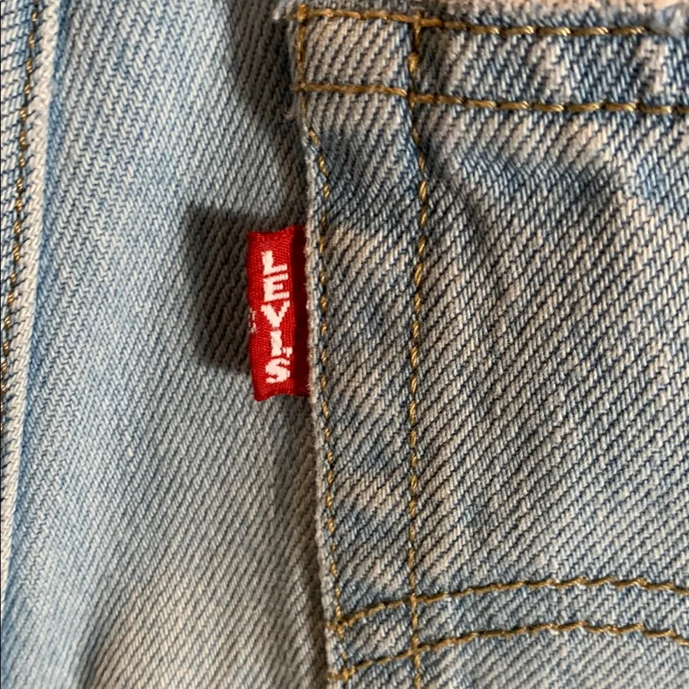 Levi Wedgie Distressed High Rise Shorts Frayed Hem Light Blue Denim Size 26 - Image 4