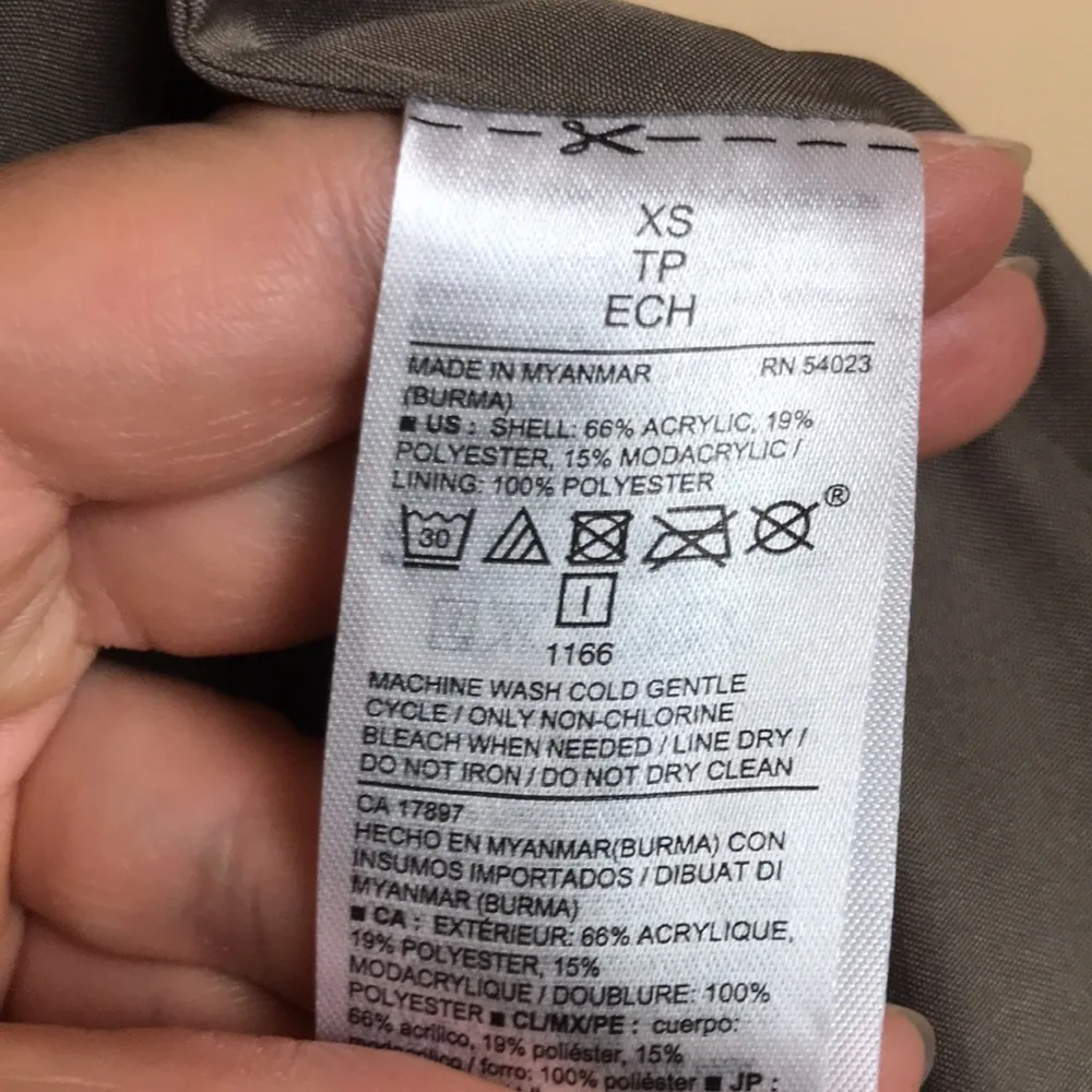 Old Navy Women’s Faux Fur Vegan Brown Black Vest - Image 6