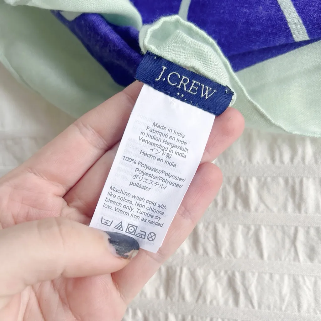 J Crew • Manhattan scarf wrap NYC New York City landmarks souvenir travel map - Image 5