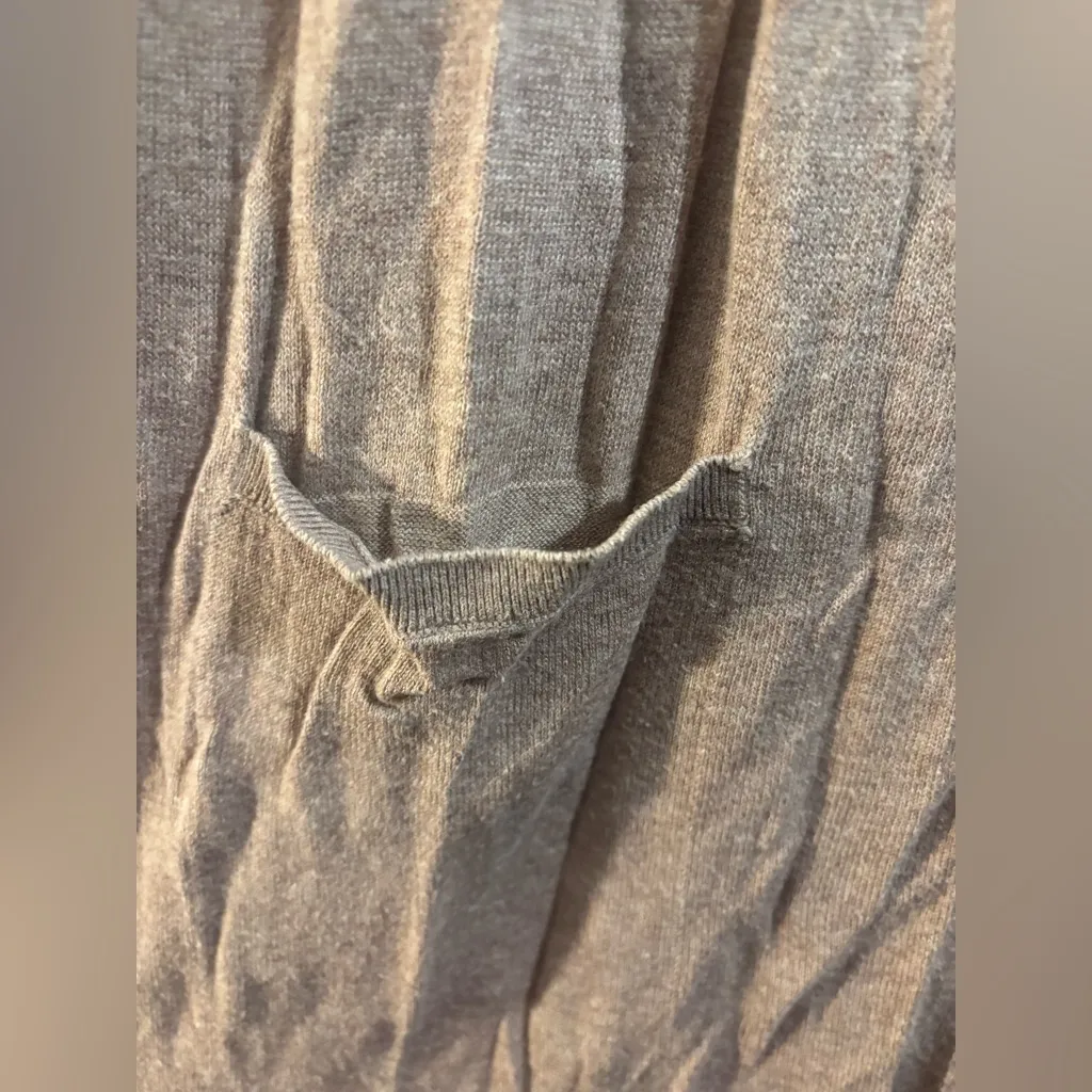 Old Navy Women's cardigan size M - Image 3