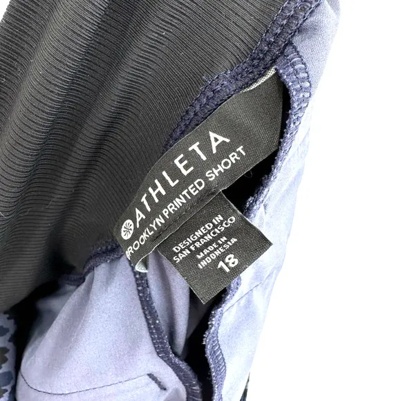 Athleta Brooklyn Printed short size‎ 18 blue black cheetah print with pockets - Image 4