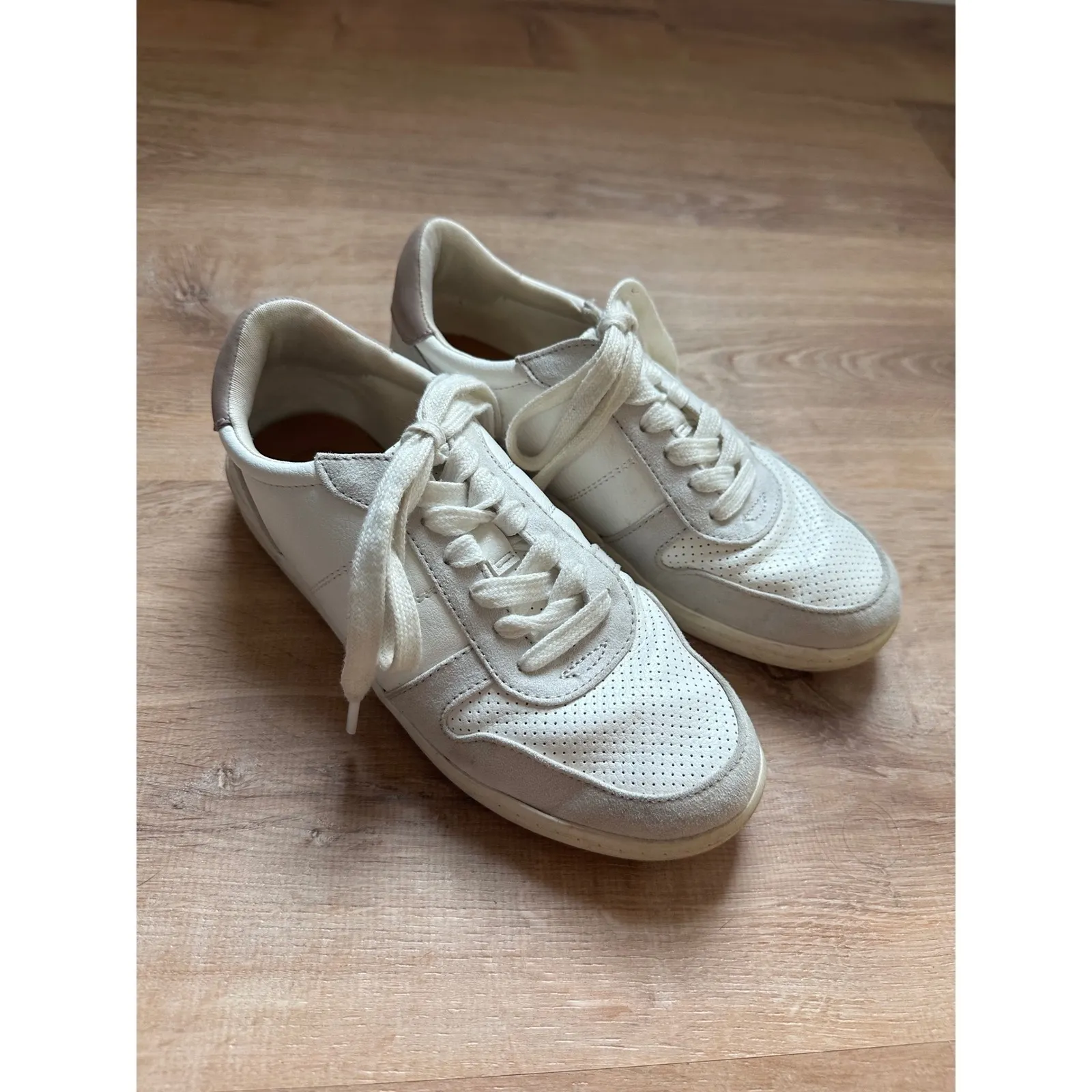 UNIVERSAL THREAD | Women's White Cream Casual Fashion Sneakers - Image 3