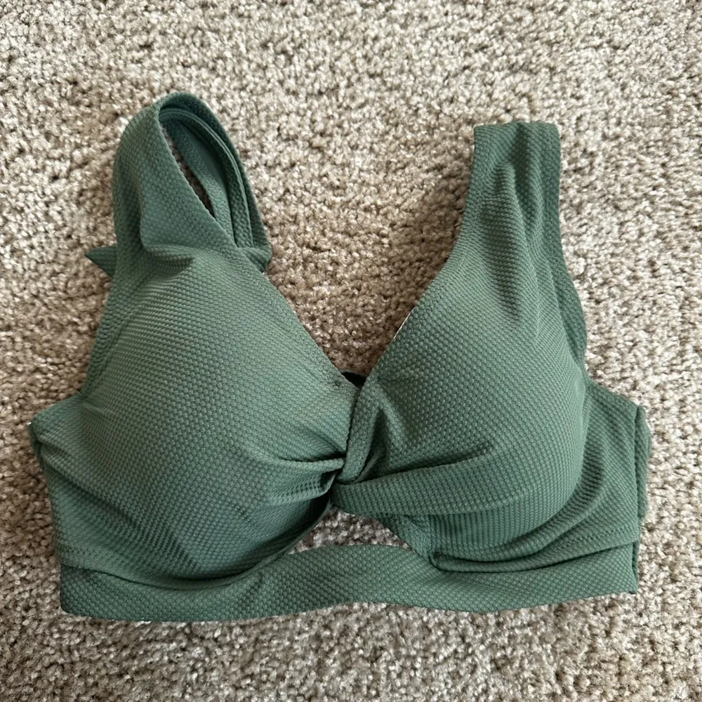 Shade & Shore Green Keyhole Knot Tie Bikini Top - 34C - Image 9