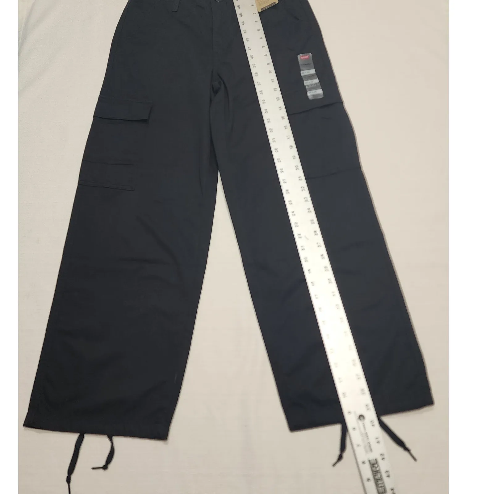 Levi's 94 baggy cargos mid rise loose hips and thigh W29''x L41'' women's - Image 5