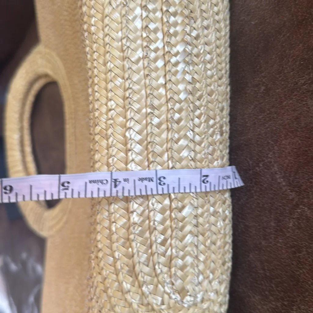 Givenchy  Elegant Tan Woven Tote Bag perfect for the  beach - Image 7