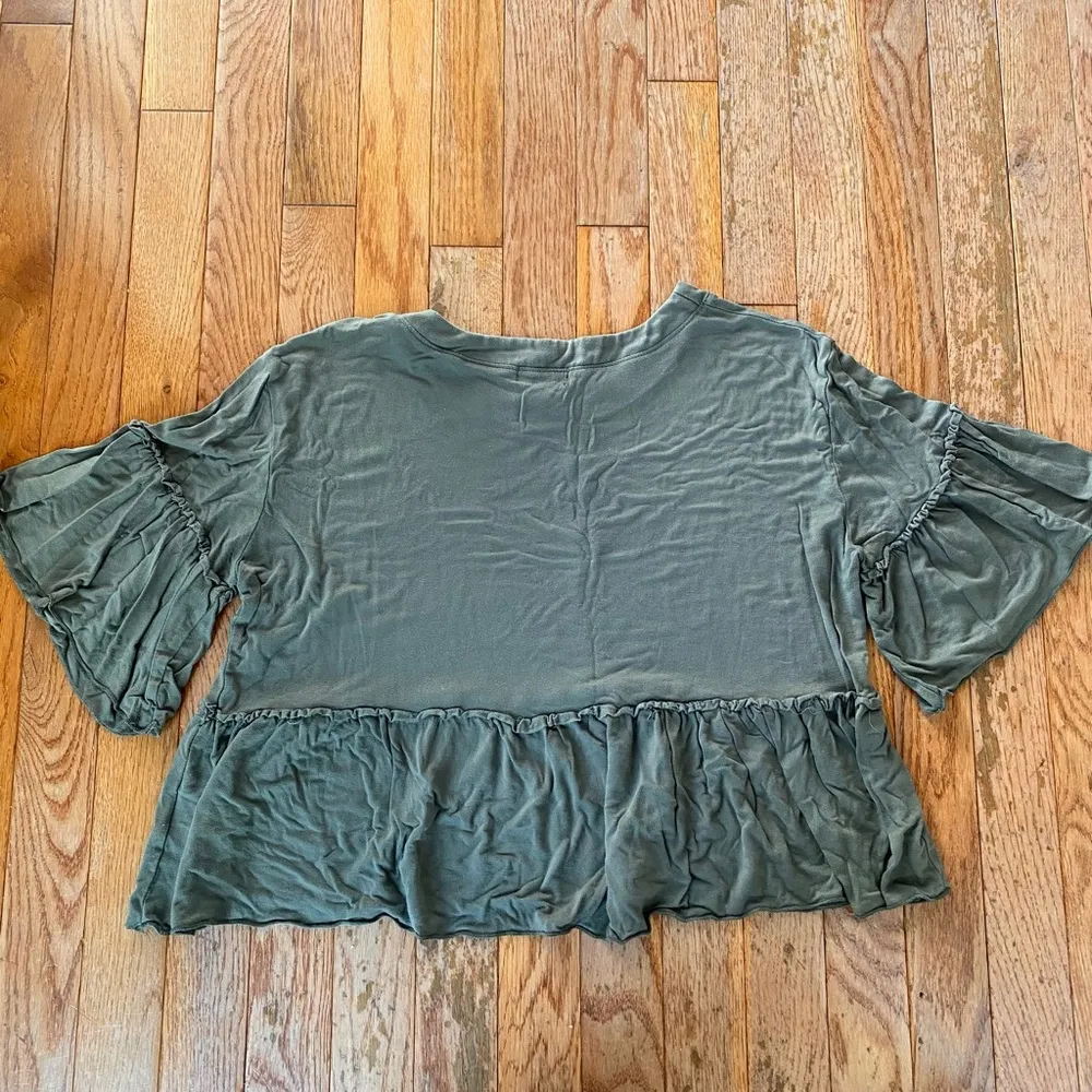Olive green ruffle boxy top Size M - Image 7