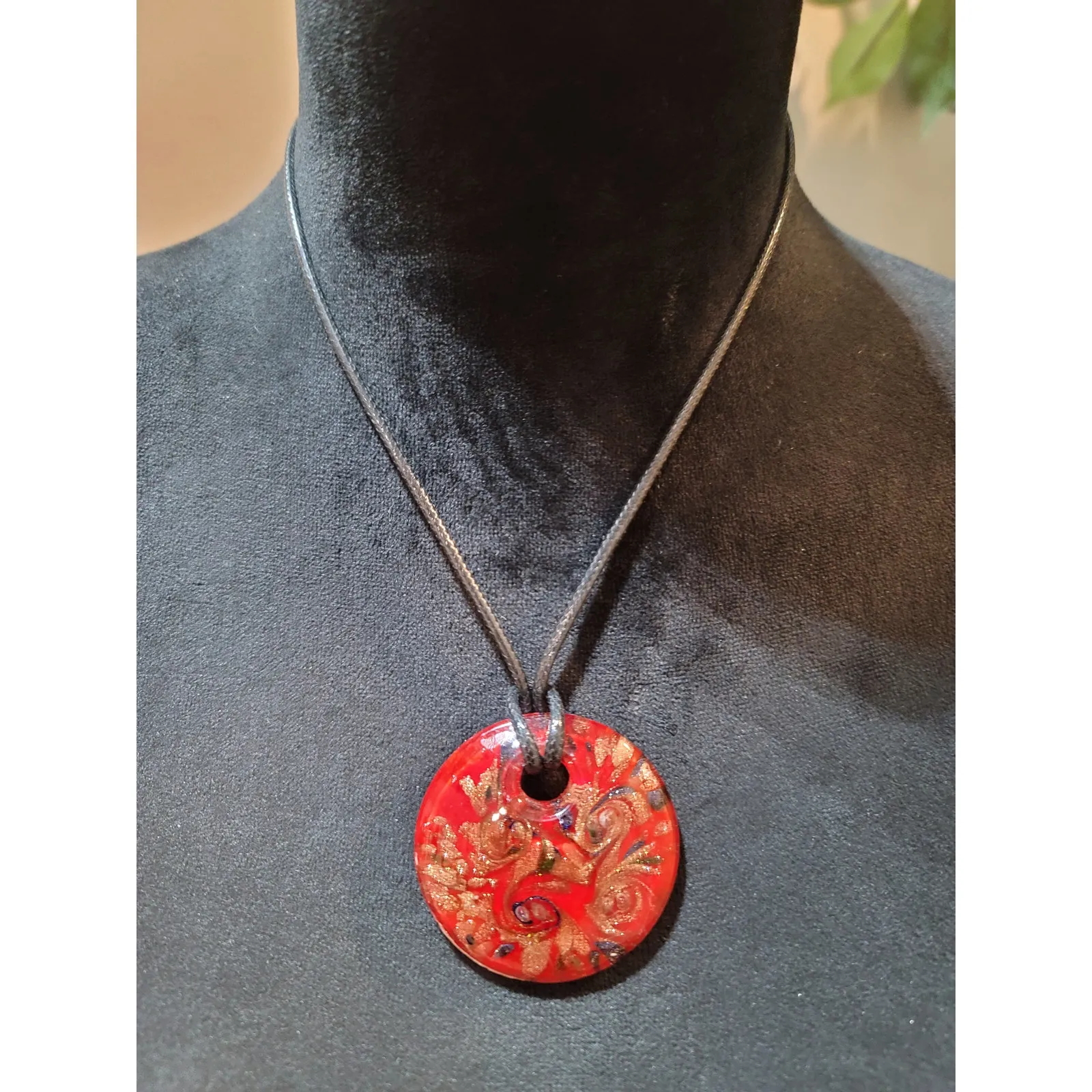 Women's Red Resin Disc Pendant Fashion Necklace With Lobster Clasp Lock - Image 2