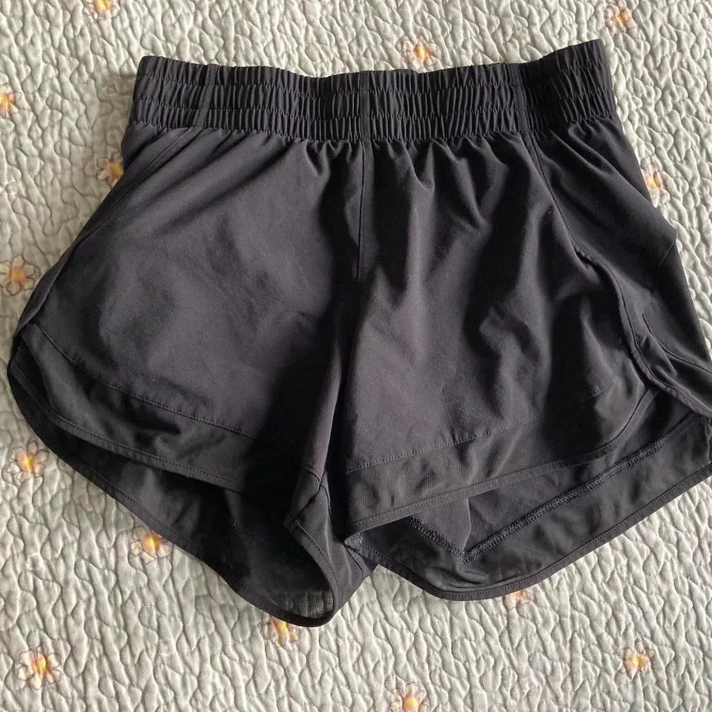 Athleta Mesh Racer Run shorts - Image 3