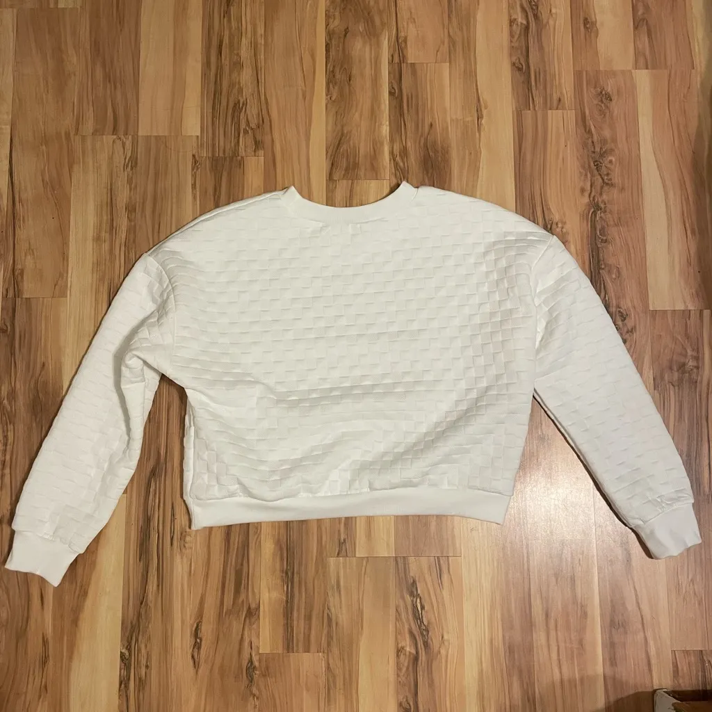 Paper Crane White Quilted Sweater/Shorts Set - Image 6