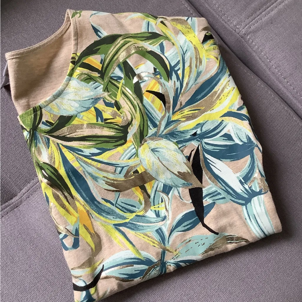 Nice dressy Chicos top 💛💚🤍 - Image 2