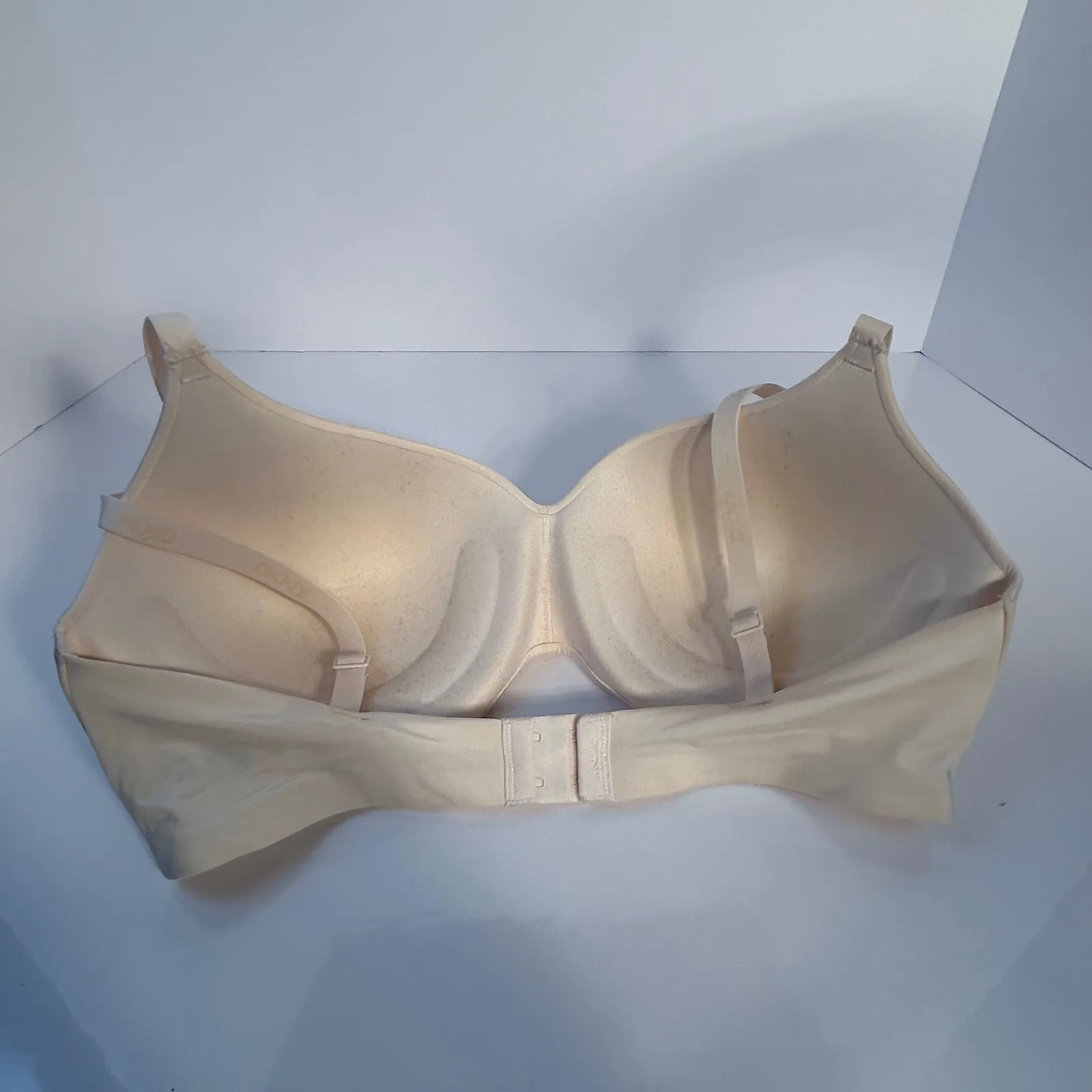 DKNY  38DD Full Coverage T-Shirt Bra Cream Adjustable Straps Back Closure - Image 6