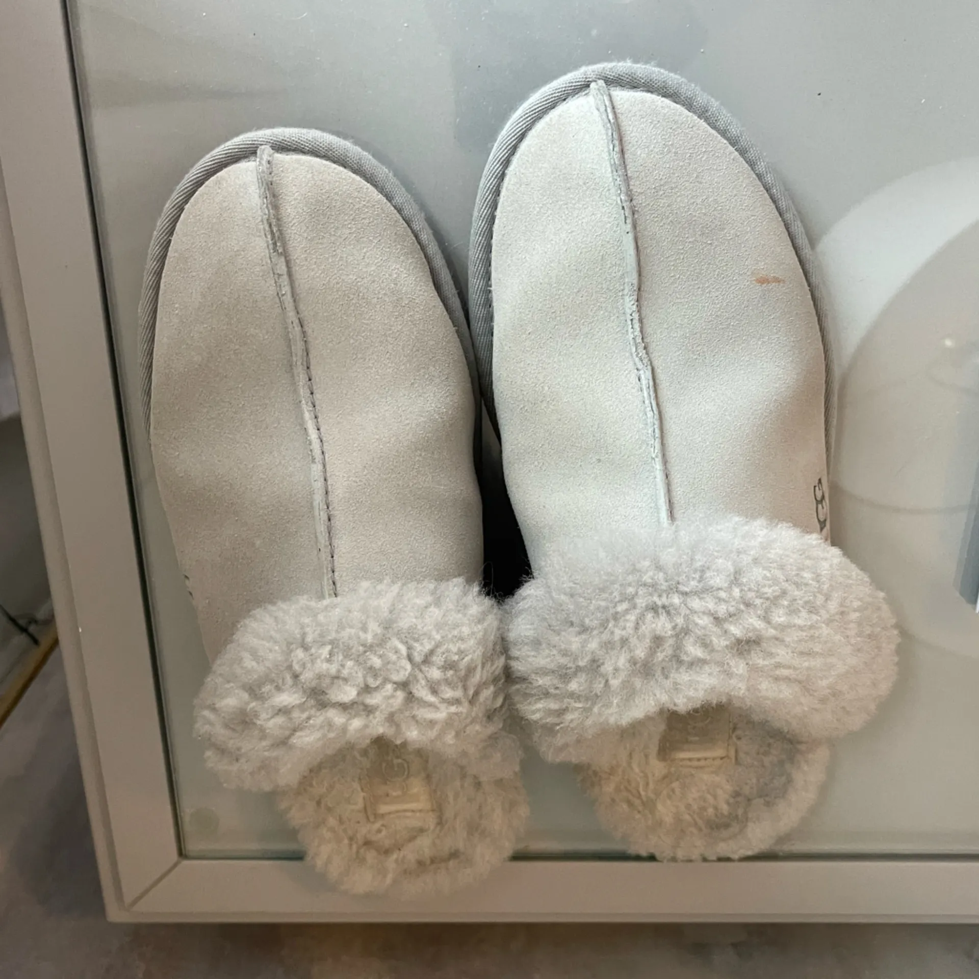 Ugg scuffette slipper - size 8 - Image 2
