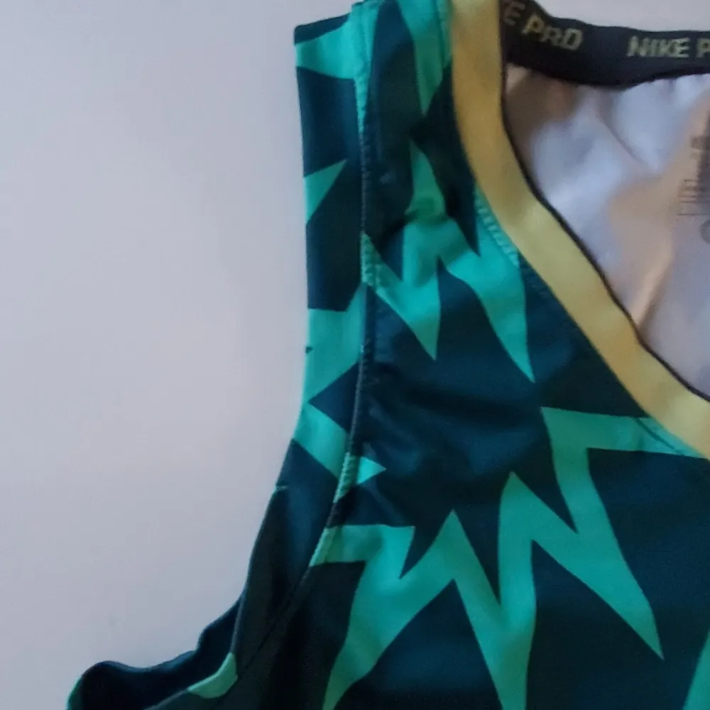 Nike  Pro tank size small - Image 2