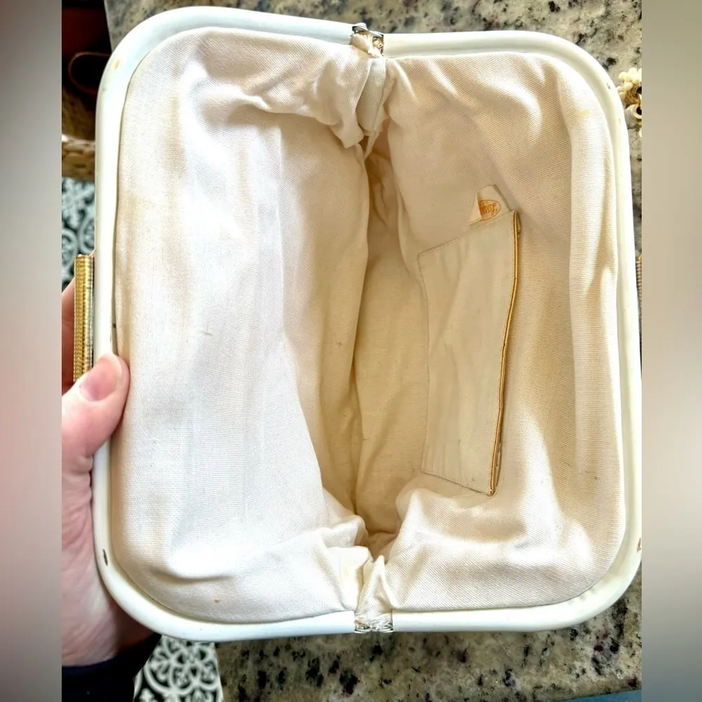 Vintage Laura Brand Beaded Floral Design Purse Short Strap Clasp Style - Image 11