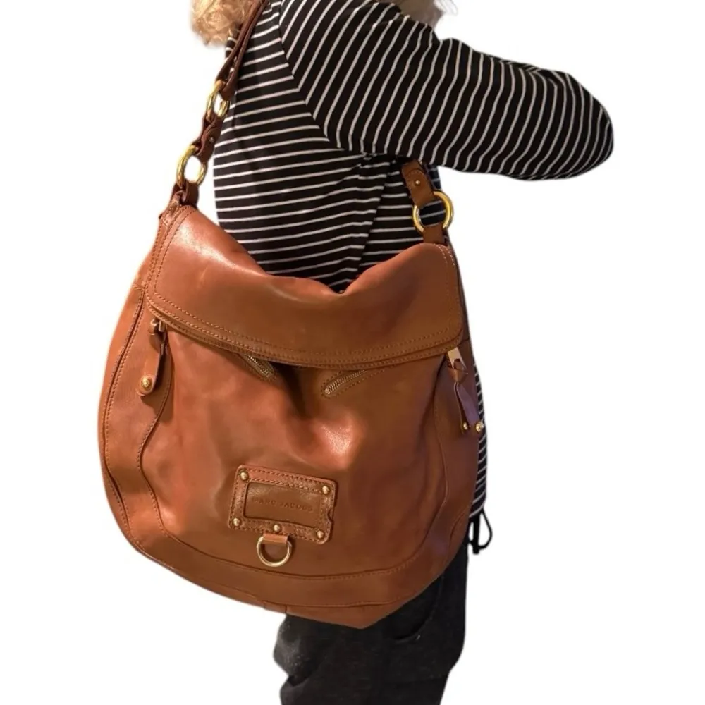 original collection honey/caramel leather hobo, made in Italy - Image 4