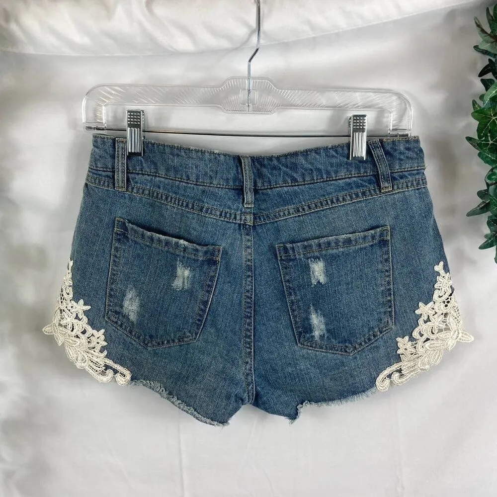 Harper  lace detail jean shorts - Image 5