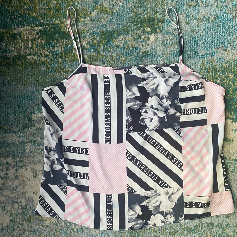 Victoria’s Secret logo floral print scoop back pajama cami, size large - Image 2