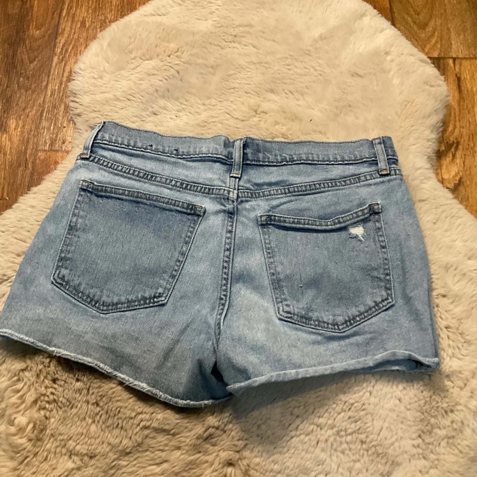 Gap Shorts 3" Inseam Size 29 Denim Raw Hem Light‎ Distressed Womens Light Wash - Image 5
