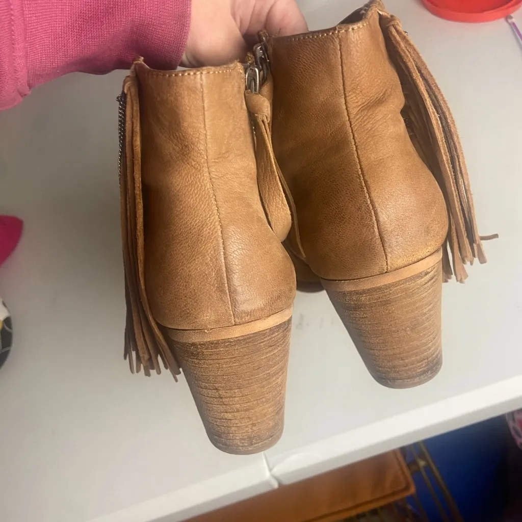 Dolce Vita Size 9.5 Juneau Ankle Boots Fringe Chain Neutral Brown Shoes Suede - Image 5