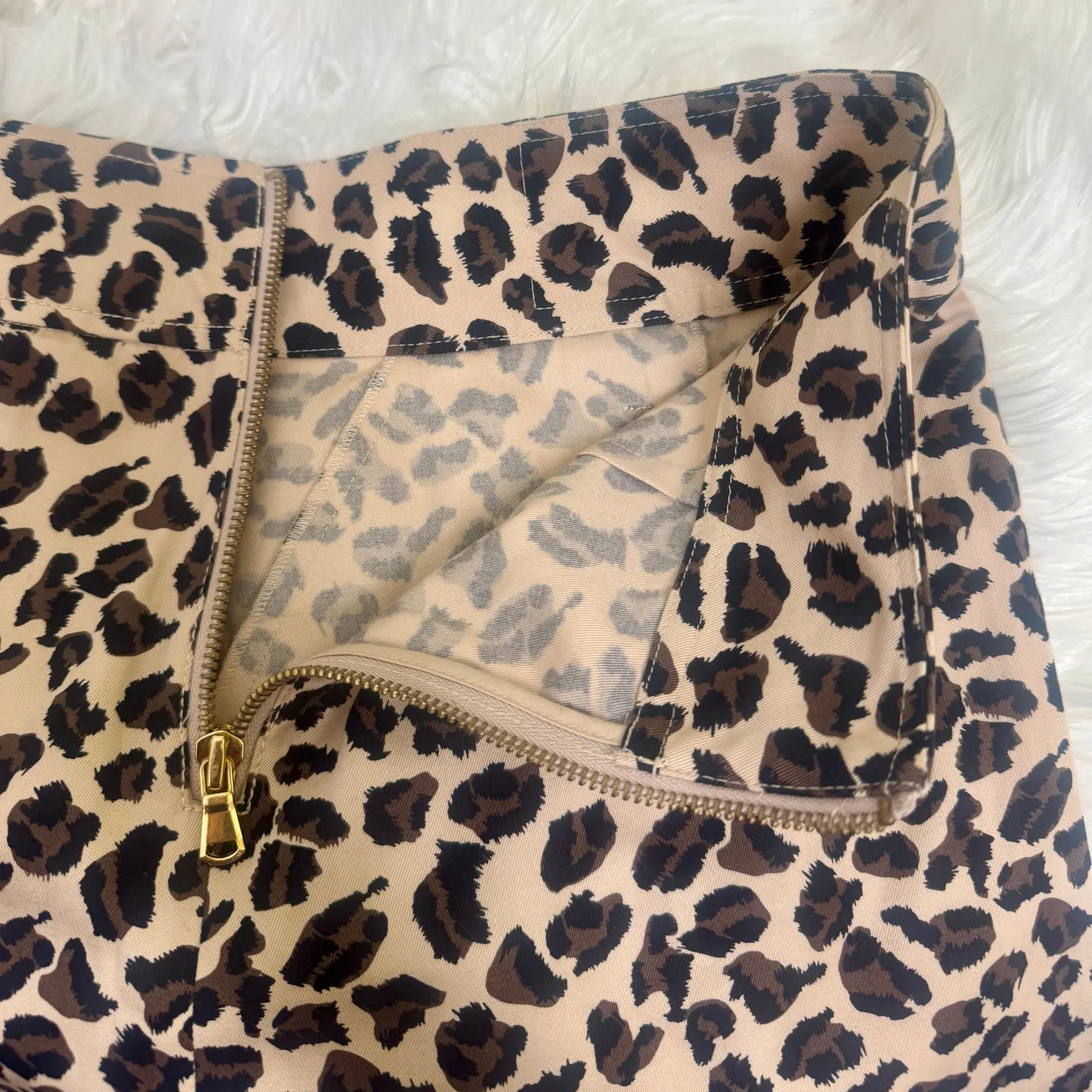 2010s Marc by Marc Jacobs Cheetah Print Cotton Mini Skirt Gold Zip Pleated Sz 4 - Image 5