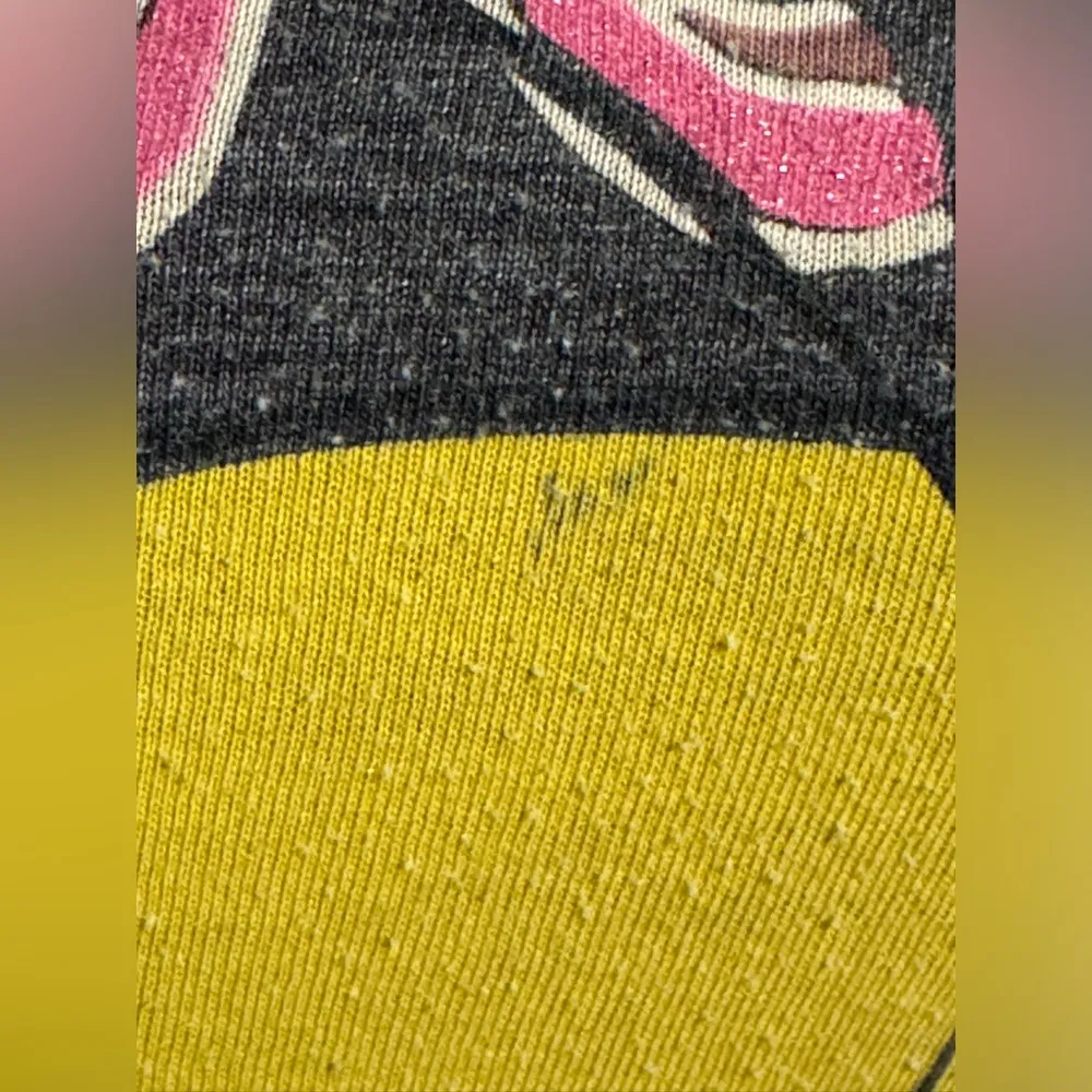 EUC Looney Tunes Gray & Yellow Tweety Bird Fun Graphic fitted tee size large - Image 5