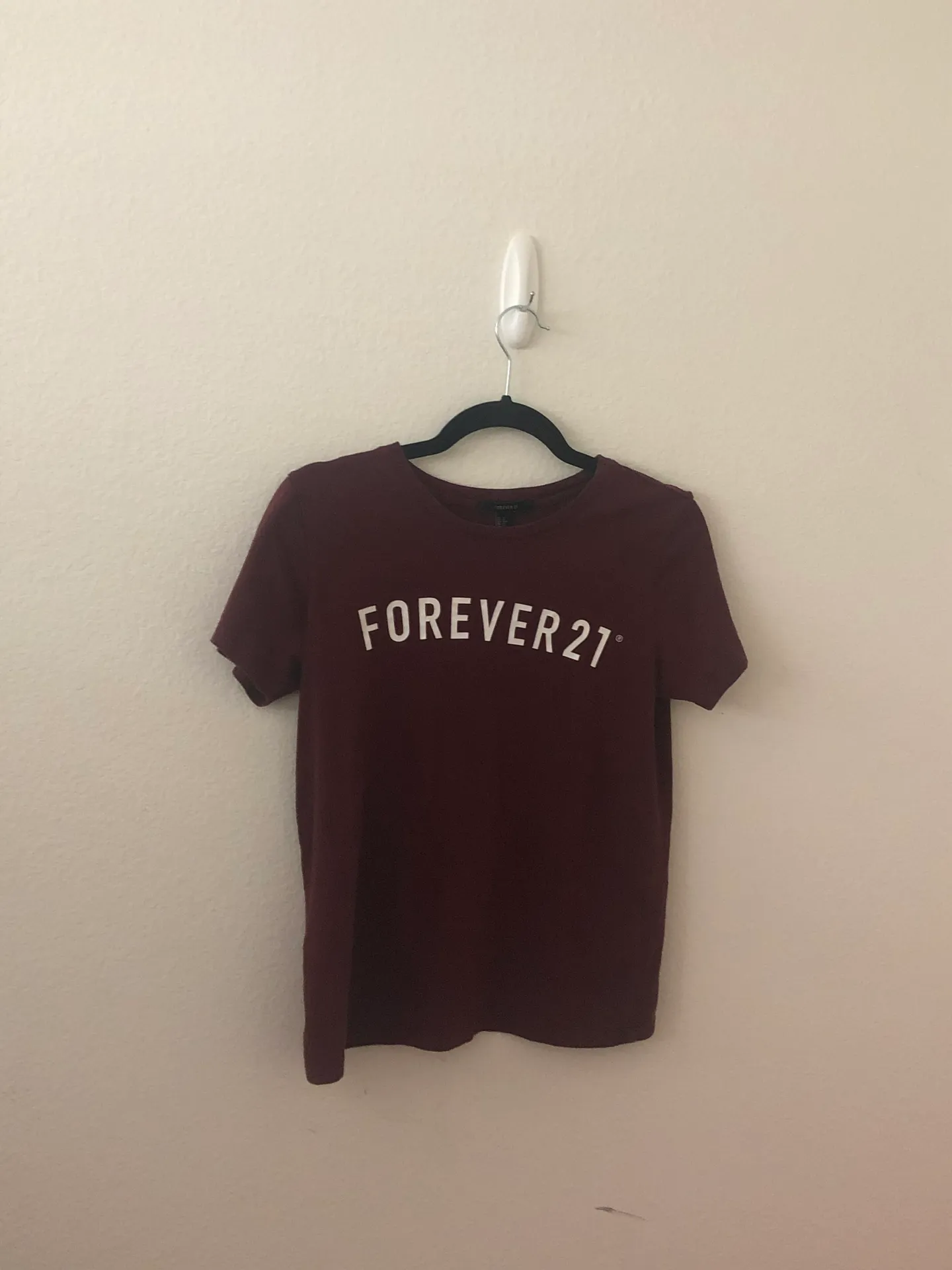 maroon t shirt - Image 4
