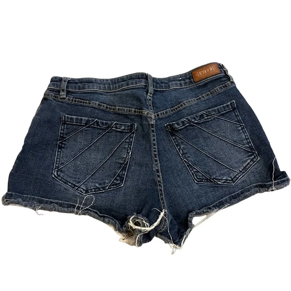 Shyanne Medium Wash Denim Cut Off Shorts 33 - Image 2